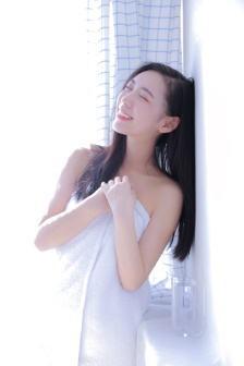 一面亲膜上边奶一个膜边